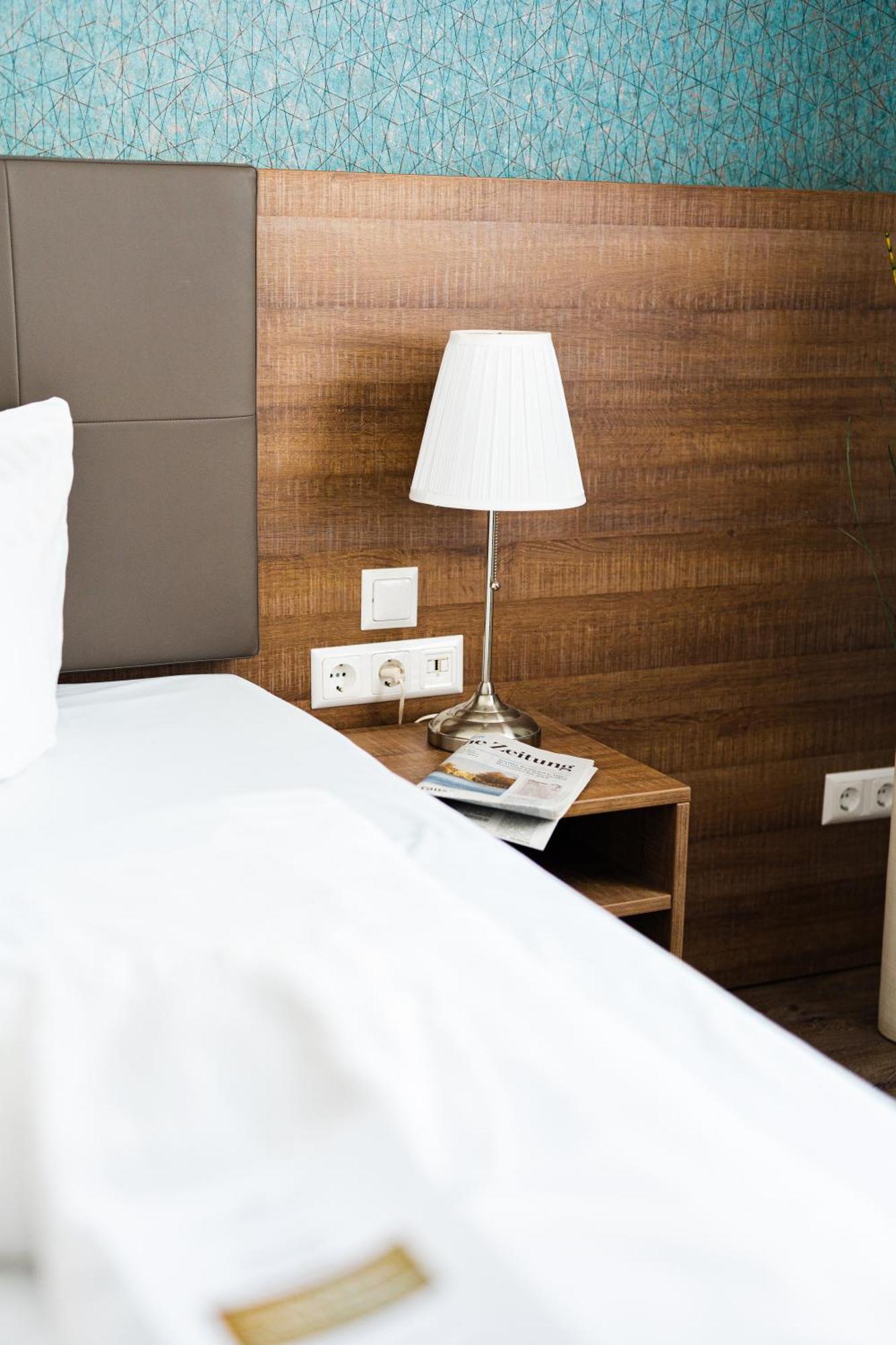 Bernstein Acamed Hotel