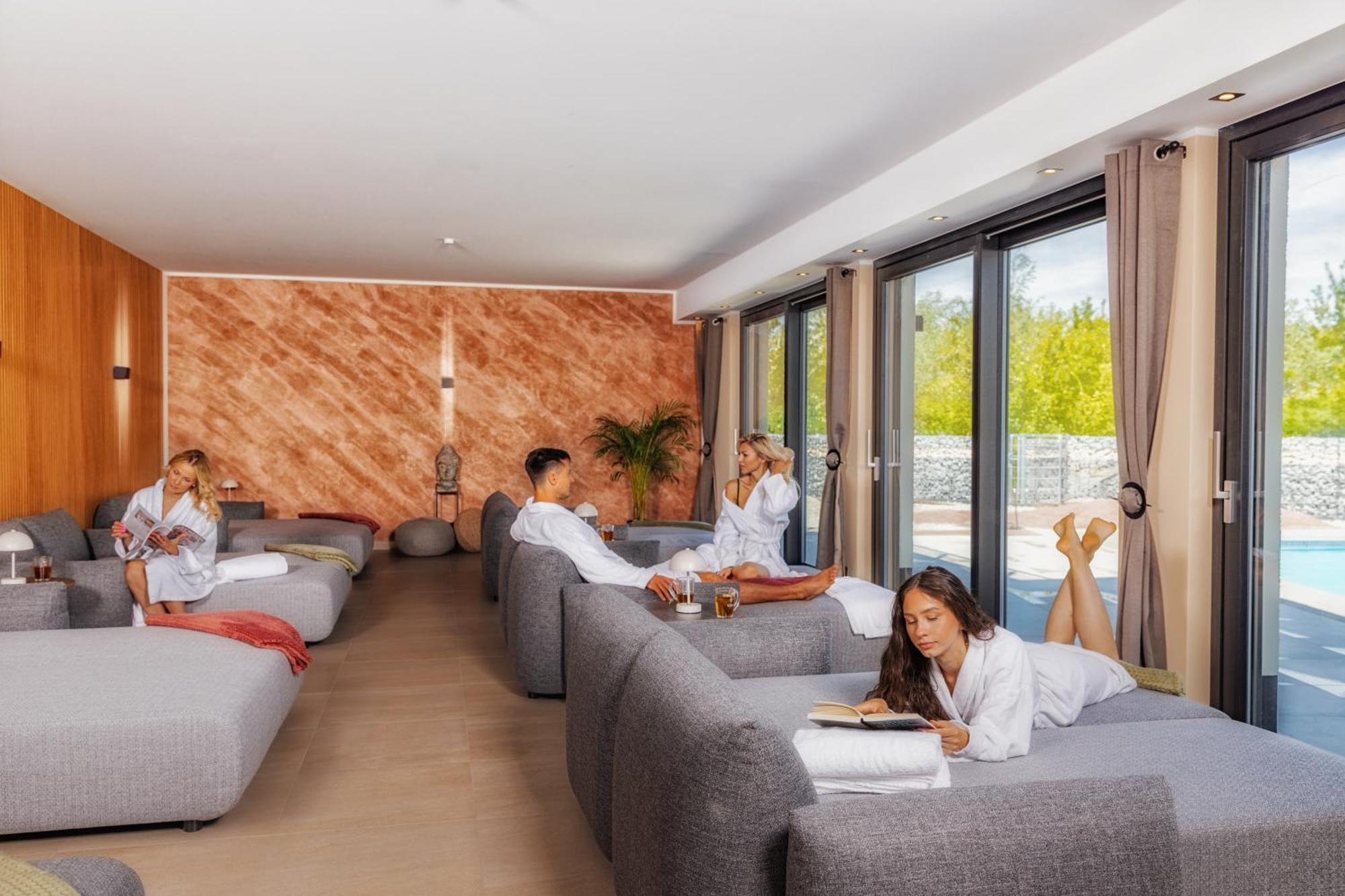 Bernstein Acamed Hotel Nienburg (Saxony-Anhalt)